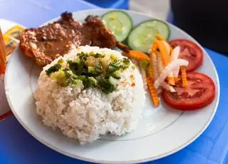 Cơm Sườn Nướng - 45.000 ₫ tại Cơm Hạnh Food - Cơm Trưa Văn Phòng & Cơm Tấm Đêm - Chiến Lược