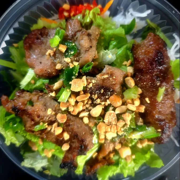 Bún Thịt Nướng Nem Nướng - 47.000 ₫ tại Lucky - Bún Thịt Nướng & Ăn Vặt - An Dương Vương