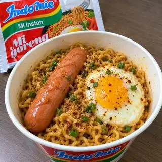 Hình ảnh Mì trộn indomei trứng xúc xích