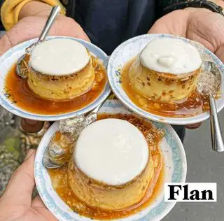 bánh flan - ly 3 cái - 30.000 ₫ tại Chè Tuk Tuk - Vườn Lài
