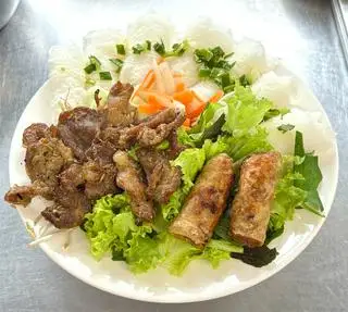 Hình ảnh Bánh hỏi thịt nướng chả giò