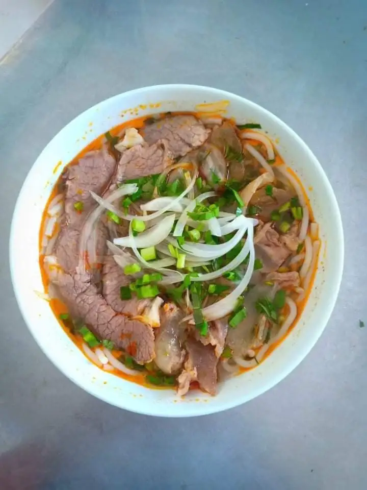 Bún bò nạm - 50.000 ₫ tại Bún Bò Đông Ba Gia Hội - 243 Ngô Tất Tố 