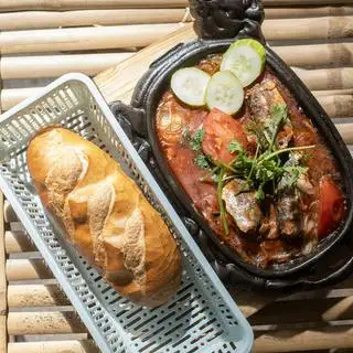 Cá hộp bánh mì - 50.000 ₫ tại Góc Dalat - Bánh Ướt, Bò Né & Xiên Nướng - Trần Đình Xu