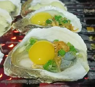 Hình ảnh Hàu nướng trứng cút