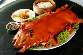 Hình ảnh Heo sữa quay 5kg (đặt trước 4 tiếng)