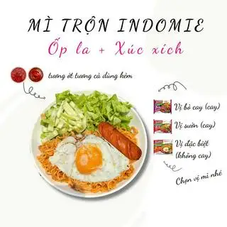 Hình ảnh Mì trộn Indomie xúc xích Đức - trứng ốp la