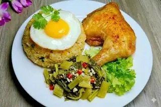 Hình ảnh Cơm đùi gà lớn - trứng