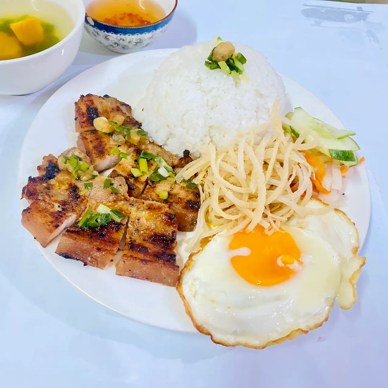 Hình ảnh Cơm Tấm Ba Rọi, Bì, Ốp La