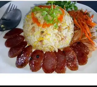 Hình ảnh Cơm lạp xưởng tươi + xúc xích