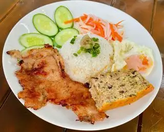 Hình ảnh Cơm tấm sườn cốt lết 5 món