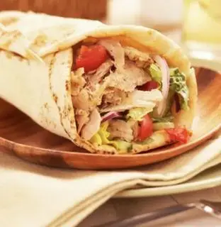 cuộn kebab có thêm miếng phô mai “heo” - 43.000 ₫ tại Bánh Mì Home Kebab - Điện Biên Phủ