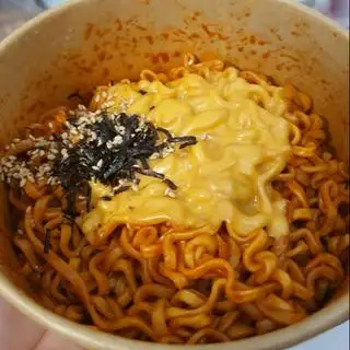 Mì trộn cay samyang sốt phô mai - phô mai lát - 85.000 ₫ tại Mì Trộn Cay Phô Mai & Sa Tế 229 - Lê Quang Định