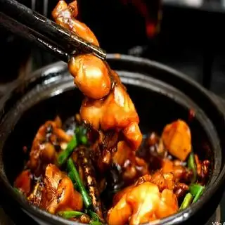 Ếch kho không cháo 2 con - 90.000 ₫ tại Cháo Ếch Singapore Geylang - Phan Xích Long