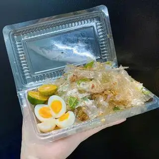 Bánh tráng dầu tỏi 2 trứng cút - 16.000 ₫ tại Rô Si - Bánh Tráng Trộn Muối Nhuyễn - Nguyễn Văn Công