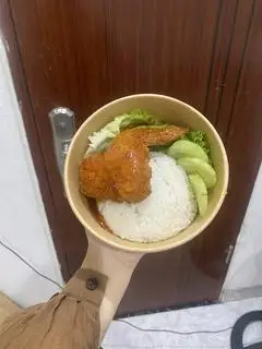 Hình ảnh Cơm cánh gà sốt cay ngọt