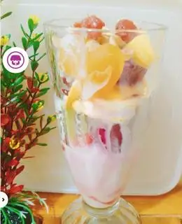 Chè trái cây mix cốt dừa  - 30.000 ₫ tại Quán Chè 7 Hiền - Chè Ngon & Bánh Tráng Trộn - Tái Thiết