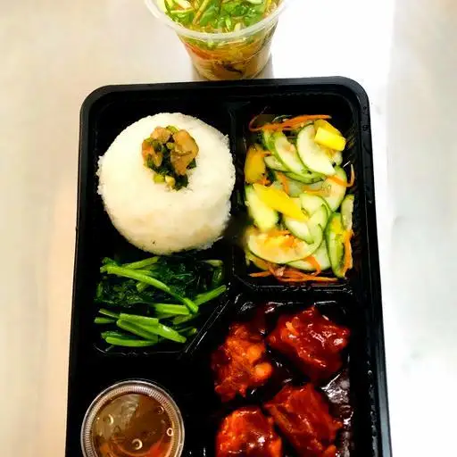 Hình ảnh Cơm Tấm Sườn Xào Chua Ngọt - Canh