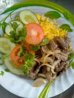 cơm bò xào củ hành  - 60.000 ₫ tại Cơm Gà Xối Mỡ Tài Lộc - Đặng Thùy Trâm