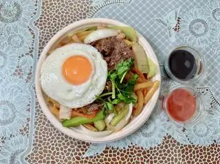 Nui xào bò + trứng  - 52.000 ₫ tại Quán Ăn Đêm Út Nhỏ - Trần Xuân Soạn