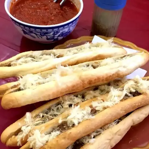 Hình ảnh Bánh Mì Cay Pate Ruốc