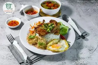 Hình ảnh Cơm tấm sườn bì trứng ốp la