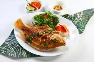 Cơm cá chiên - 35.000 ₫ tại Cơm Tấm Bình Dân - Đào Duy Từ