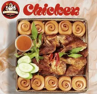 Hình ảnh Gà Nướng Nguyên Con + 10 Bánh Bao Chiên giòn