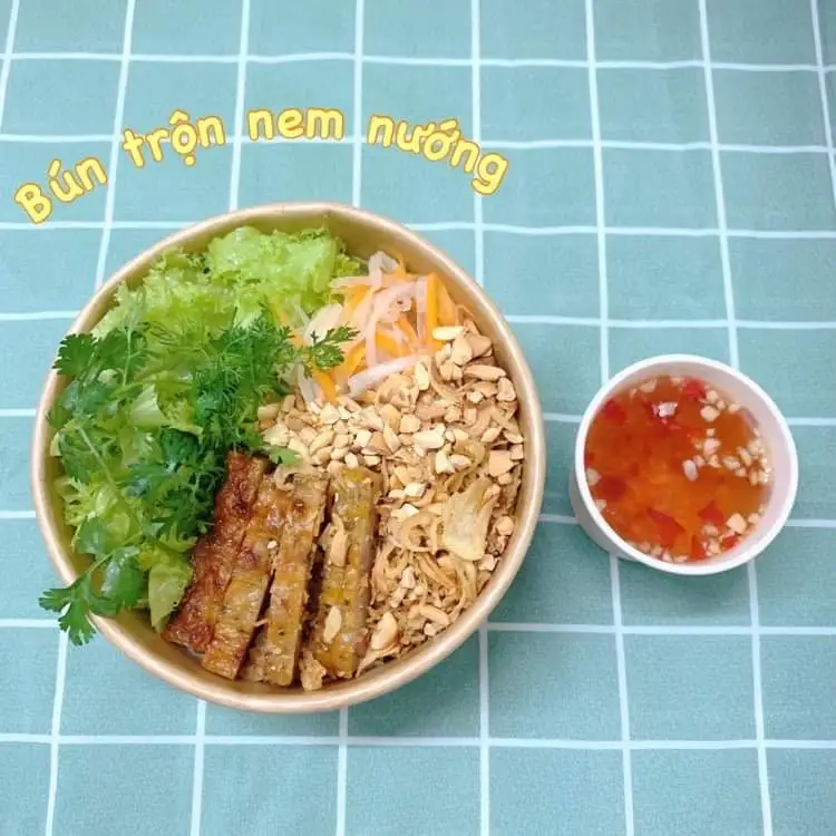 Hình ảnh Bún trộn nem nướng