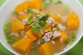 canh bí đỏ thịt bằm (KHÔNG CƠM) - 35.000 ₫ tại Cơm Văn Phòng - Chiến Lược