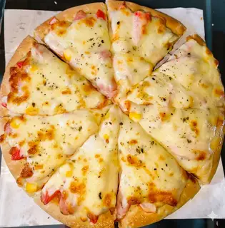 Hình ảnh Pizza xúc xích thanh cua size 20cm