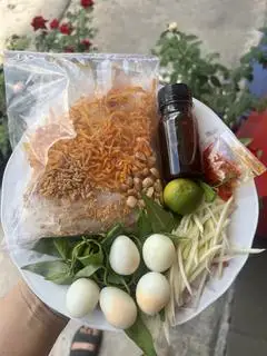 Hình ảnh Bánh tráng trộn khô gà
