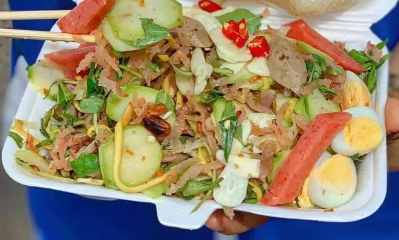 Hình ảnh Tré Trộn Nem Huế Đặc Biệt + Phồng tôm