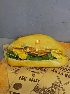 Hình ảnh Bánh mì thịt xíu trứng