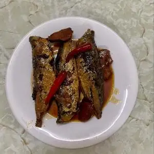 Hình ảnh Cơm cá nục kho riềng sả 