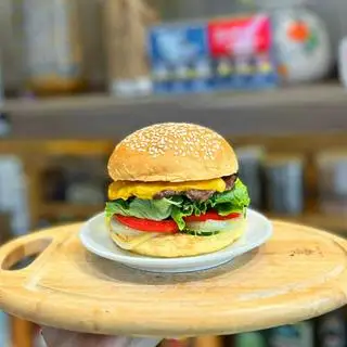 Cali hamburger - 45.000 ₫ tại Cali Corner - Café, Hamburger & Bánh Mì Chảo - Nguyễn Thượng Hiền