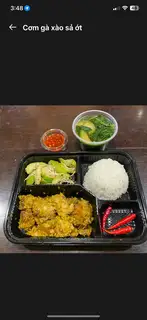 Cơm gà xào sả ớt - 45.000 ₫ tại Cơm Tấm & Bún Thịt Nướng Cô Út Vinhomes - Điện Biên Phủ