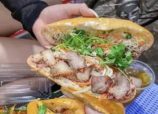 Hình ảnh Bánh mỳ xá xíu