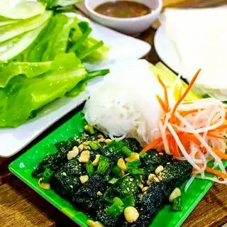 Bò Lá Lốt Cuốn Rau - 72.000 ₫ tại Ram Quảng Ngon - Món Ăn Miền Trung - Nguyễn Gia Trí