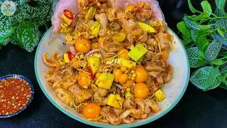 Hình ảnh chân gà sốt thái mix trứng non