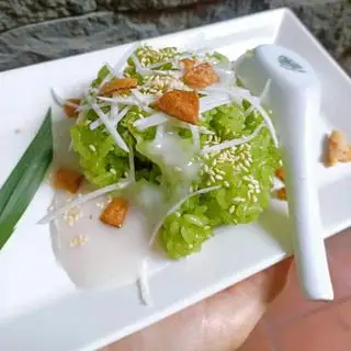 Hình ảnh Xôi Lá Nếp Chan Nước Cốt Dừa