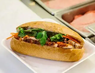 Hình ảnh Bánh mỳ pate xá xíu