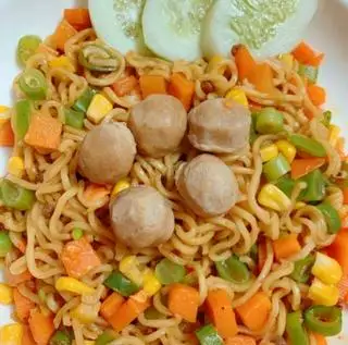 Hình ảnh Mì trộn tôm viên ( đã bao gồm tiền hộp )