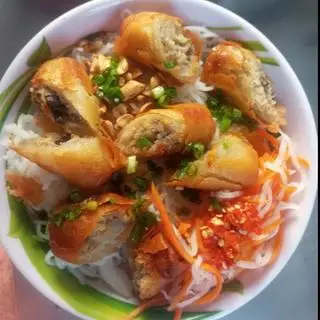 Hình ảnh bánh hỏi chả giò 