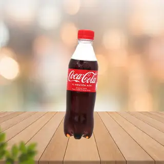 Chai Coca Cola 300ml - 12.000 ₫ tại Bánh Mì Huynh Hoa - 26 Lê Thị Riêng