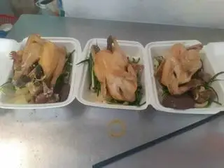 Gà tre hấp hành có cháo - 210.000 ₫ tại Gà Tre Hấp Hành - Quang Trung