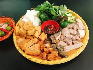 Mẹt bún đậu nhỏ đặc biệt + 1 ly trà tắc/ hồng trà/ bánh tráng - 67.000 ₫ tại Lẩu Cá Bớp - Bún Đậu Mắm Tôm - Phạm Văn Đồng
