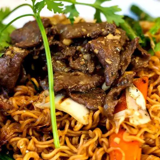 Hình ảnh Mì Xào Trứng Xúc Xích