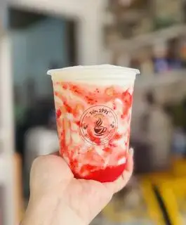 Hình ảnh Sữa chua dâu lắc