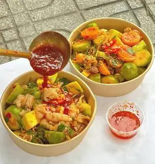 Hình ảnh compo 2 chân gà sốt thái+ trà tắc 