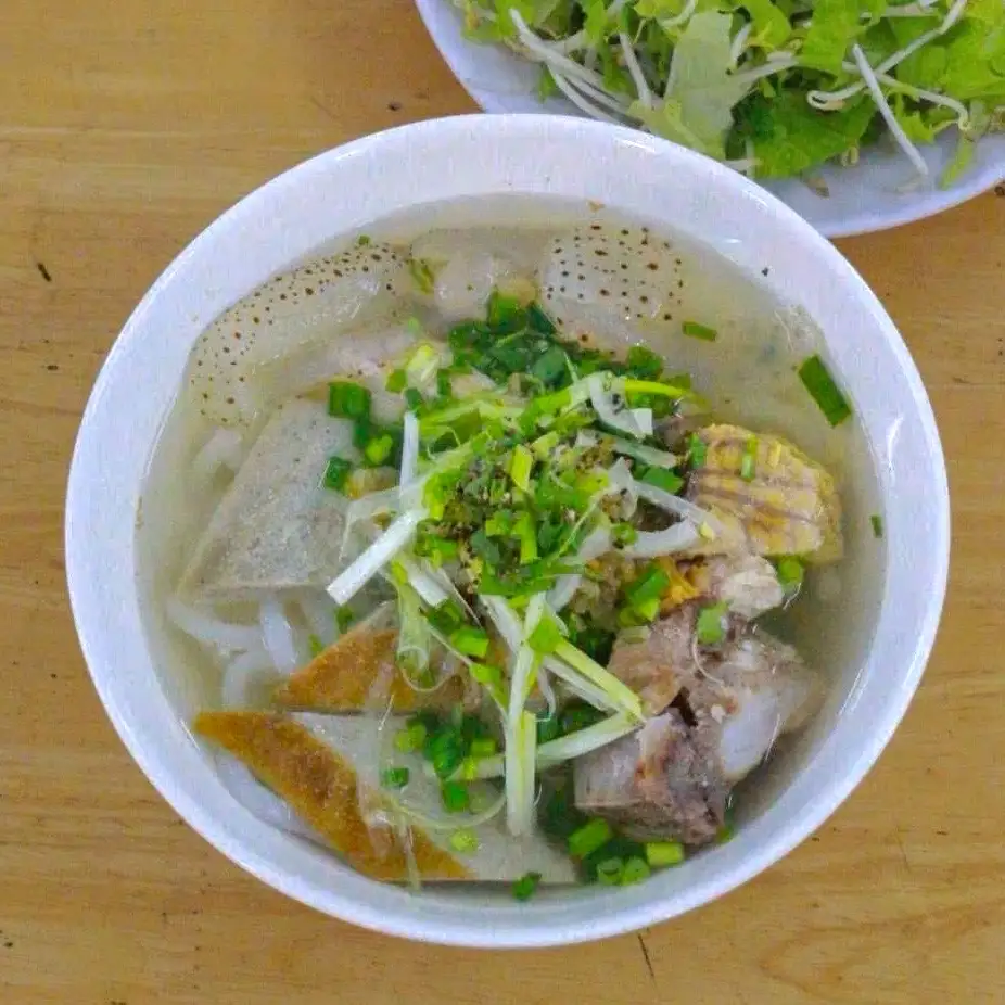 Bánh Canh Đặc Biệt (sứa để bên ngoài) - 65.000 ₫ tại Bánh Canh Chả Cá Mẹ Đông - Phan Văn Hân